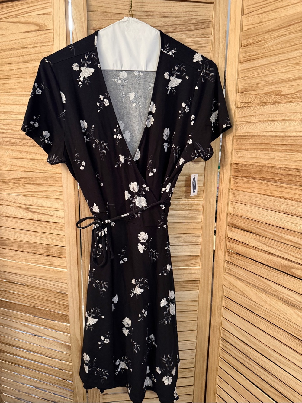 NWT Old Navy Women’s Black Floral Wrap Dress - Classic Short Sleeve Size XL